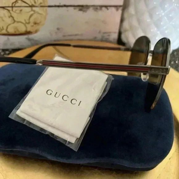 GUCCI UNISEX SUNGLASSES PREOWNED PRICED TO SELL - Picture 2 of 15